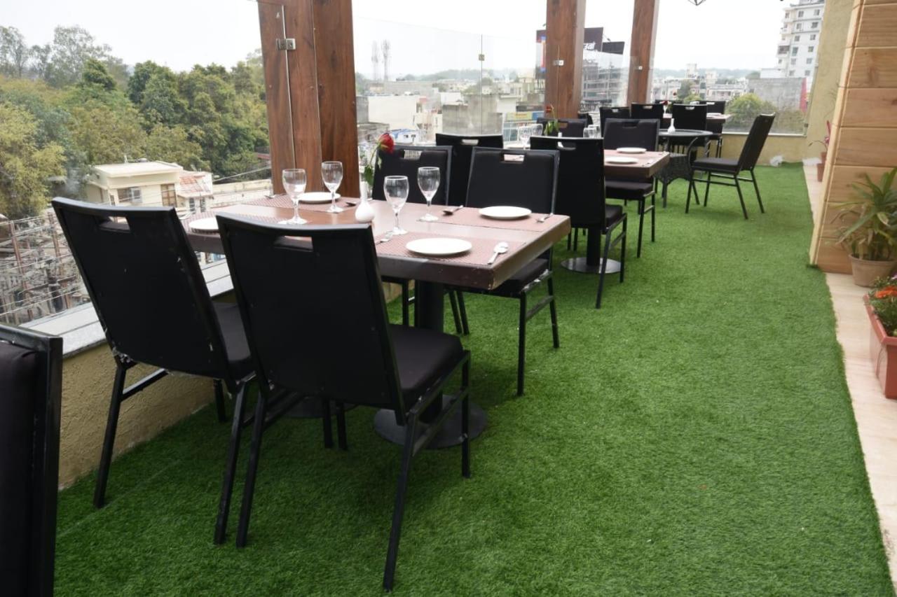 The Moziac Hotel Гвалиор Екстериор снимка
