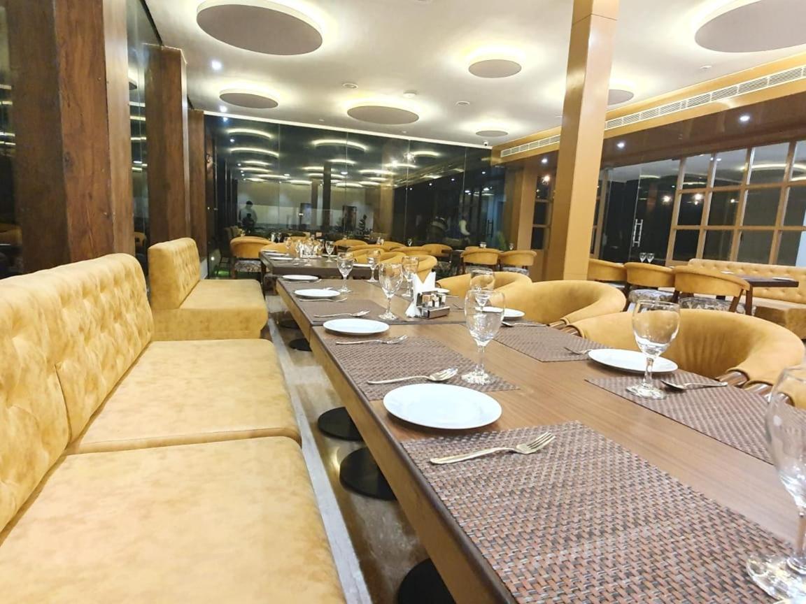 The Moziac Hotel Гвалиор Екстериор снимка