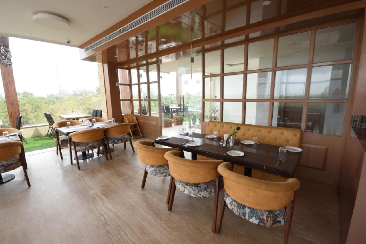 The Moziac Hotel Гвалиор Екстериор снимка